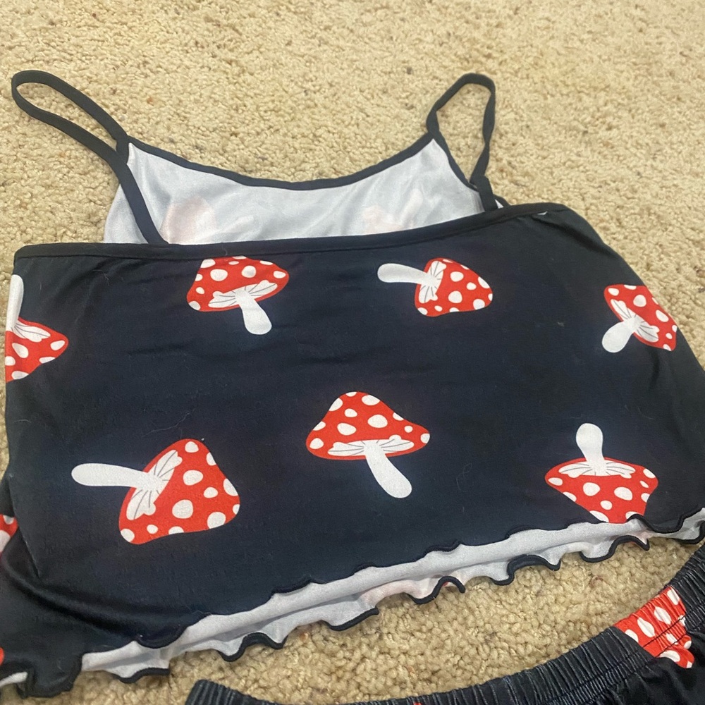 Women’s Mushroom Print 2 Piece Set Crop Top & Shorts Pajama Lounge size S - Picture 2 of 4